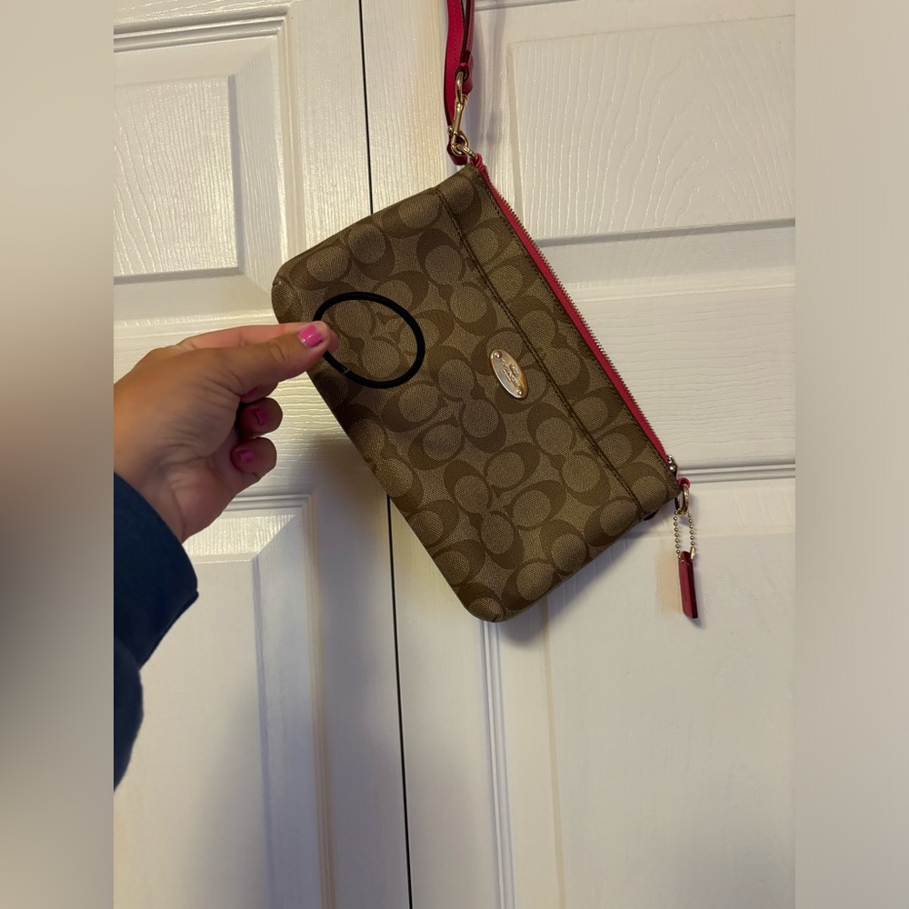 Coach wristlet - Picture 2 of 3